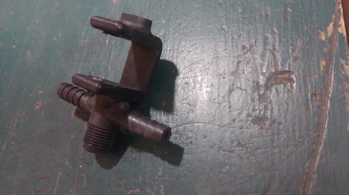 '8231007 CUERPO EN "T" 3/8 PLASTICO COMPLETO