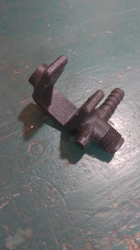 [60702004] 8231001 CUERPO EN "L" 3/8 PLASTICO